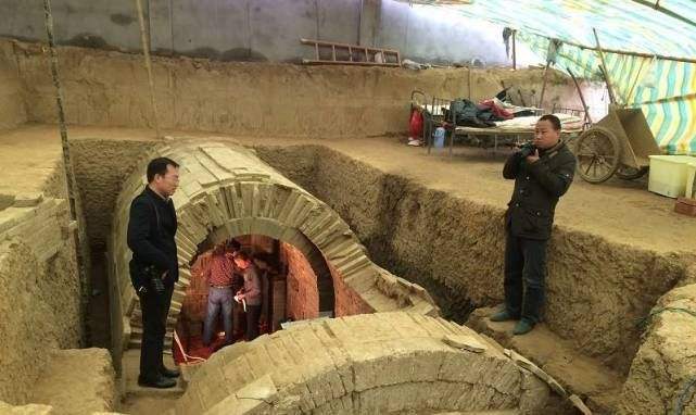 三国袁绍墓惊现扬州,墓室被盗却发现一盏油灯,专家:幸亏来得早