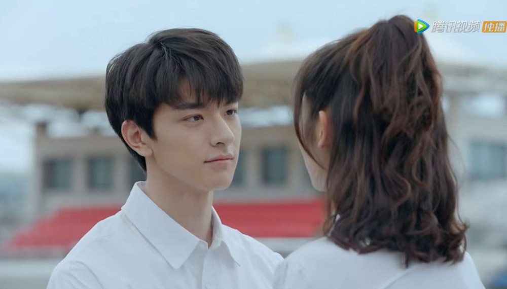 《小时光》学姐为顾未易系领带,司徒末看后吃醋,他的做法绝了!