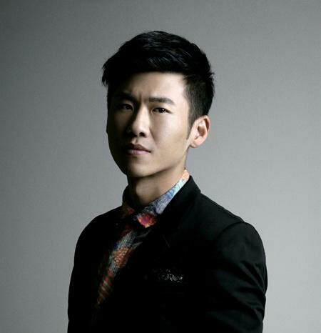 首先我们来了解下陈硕的扮演者王骁,王骁1978年出生在南京,因为父母都