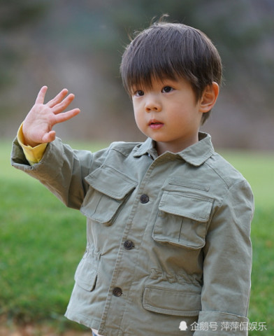 有一种"整容"叫嗯哼长大了,欧式大双眼皮太迷人,下个顶级流量