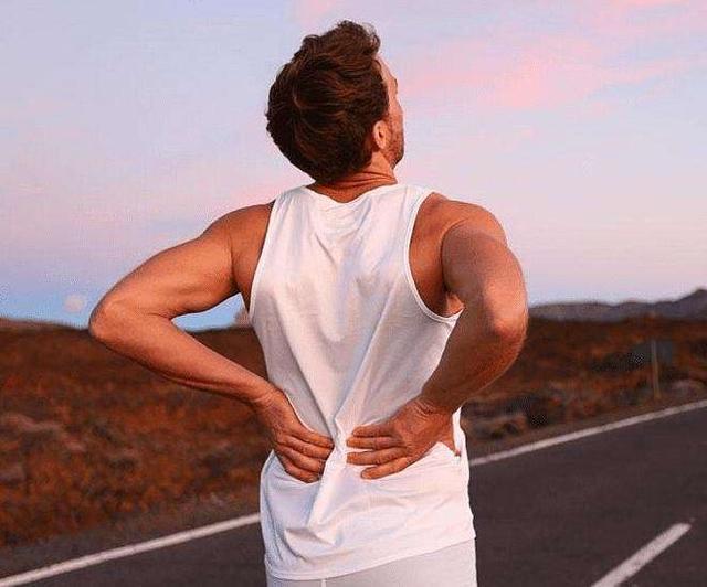 腰部疼痛影响训练?别忽视,正确训练可以帮你缓解疼痛