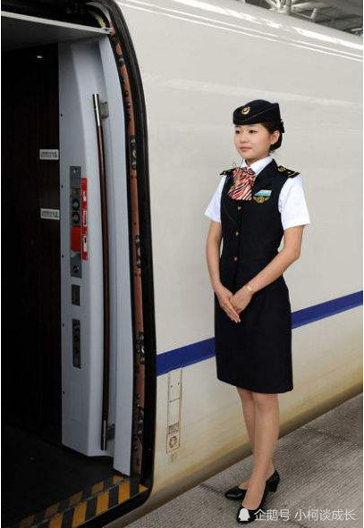 高铁女乘务员福利待遇有多好?知情人士说出真相,网友:我也想去