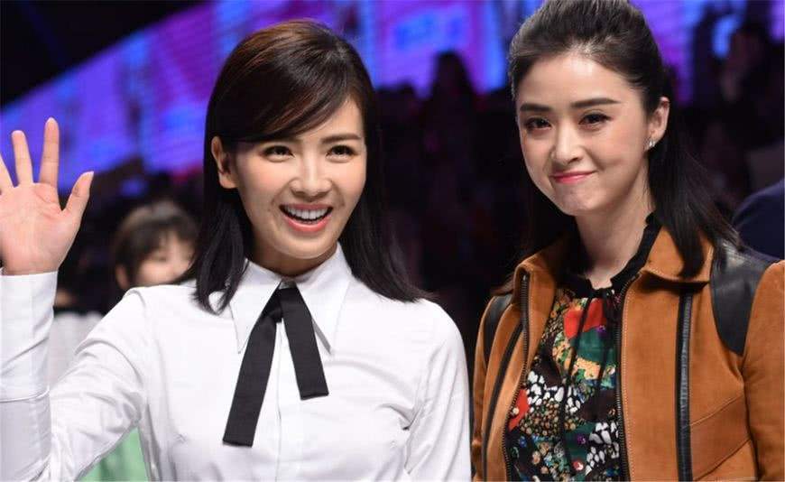 蒋欣|蒋欣算不算业界奇迹，新照曝光比自己助理还壮，却凭演技戏约不断