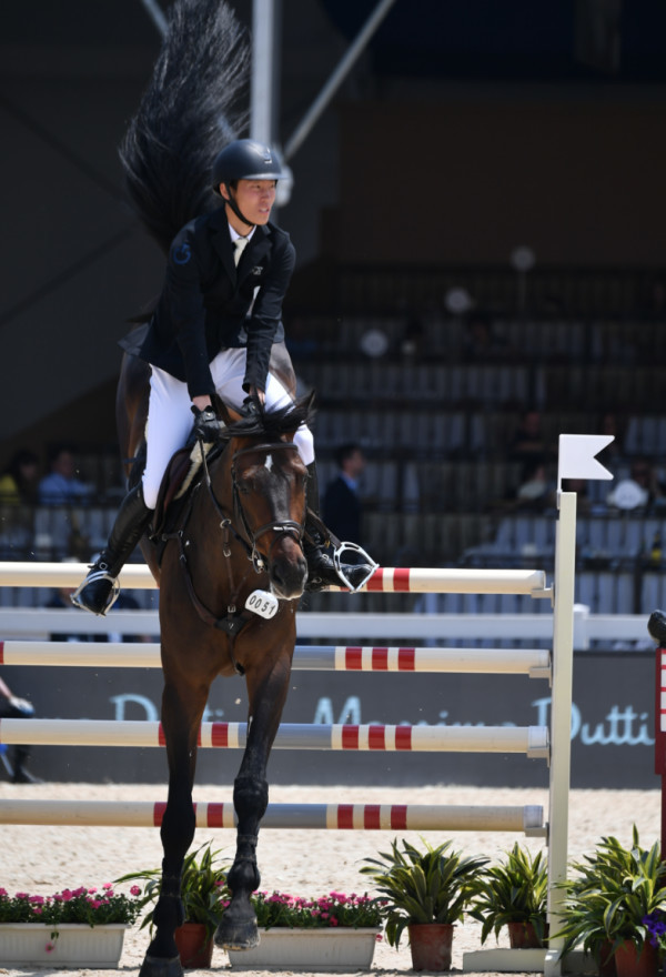 18岁小将创上海马术冠军赛历史 他们正跃出中国马术的未来