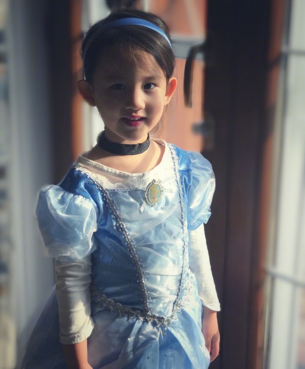 奶凶的多妹长大了,当她穿着白雪公主装现身时,成年后一定很美!