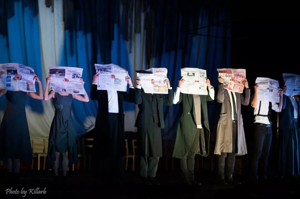 中心大剧院上演的《恋爱的犀牛》,由孟京辉戏剧工作室旗下剧团演绎,由