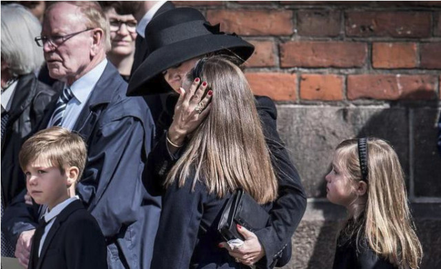 丹麦首富安葬三个孩子,王室成员参加,伊莎贝拉