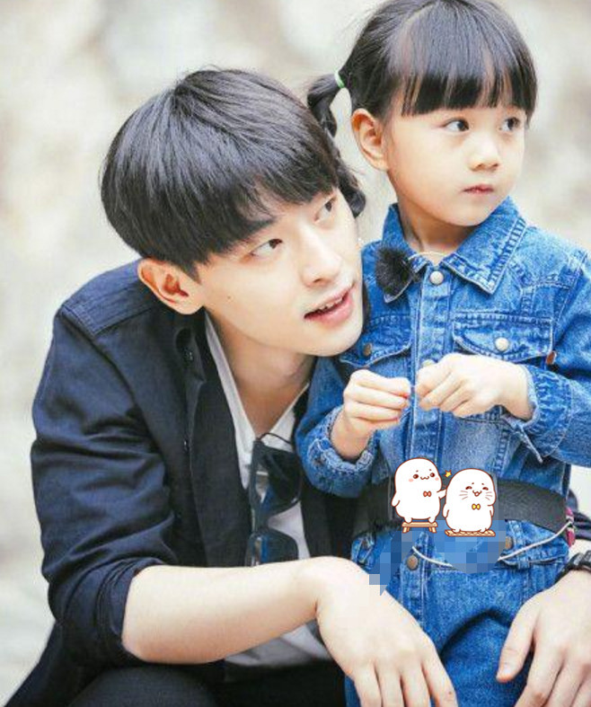 "最美公主"不再是小泡芙,邓伦"女儿"长大了,有当模特潜质?