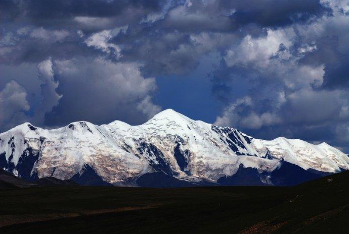 青海的"祖山",是黄河与长江的发源地,传说有外星飞船在此坠落