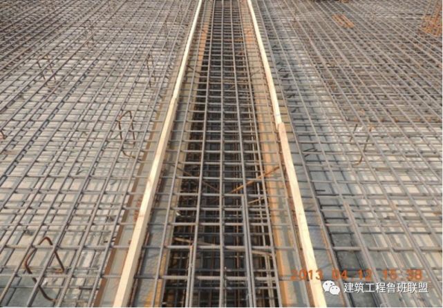 底板后浇带止水钢板开口向下还是向上多数工地都做错