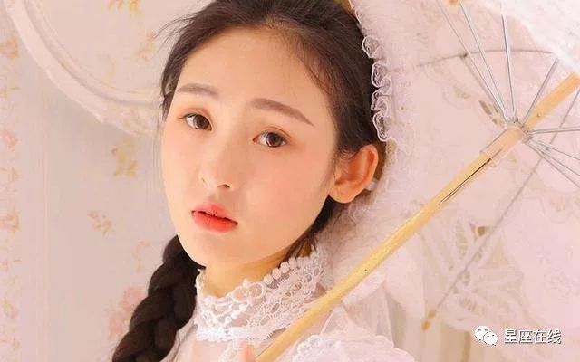 喜欢被照顾,这些星女就是典型的大叔控!