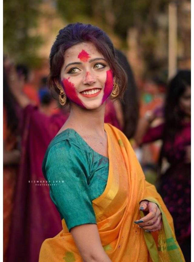 摄影师抓拍印度绿瞳少女,她不是明星,眼睛却迷倒了许多人!