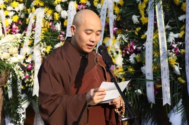 万人送别明学长老一代高僧封龛荼毗