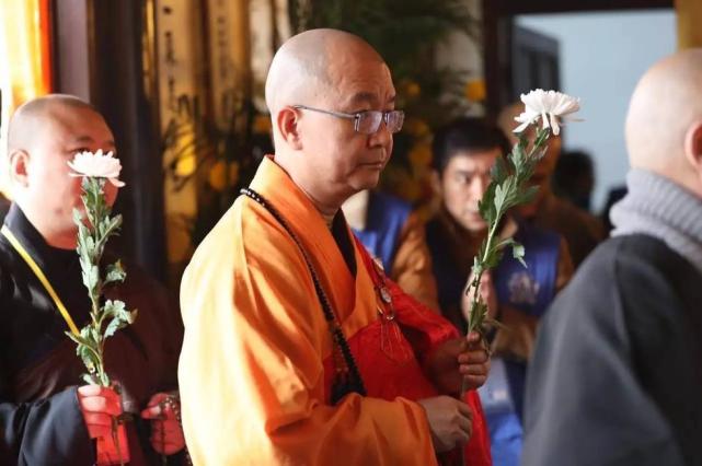 万人送别明学长老一代高僧封龛荼毗