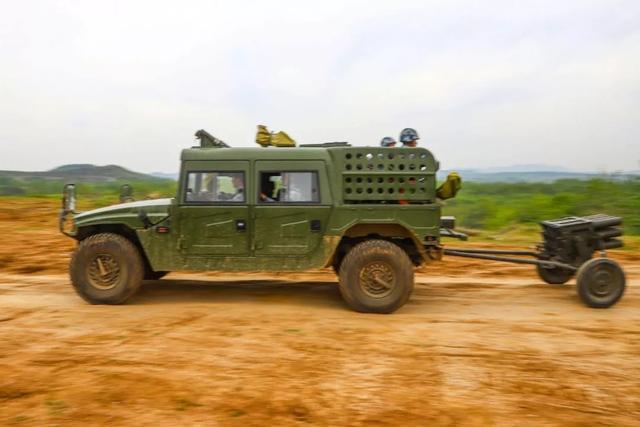 主要的机动载具所以虽说解放军强调全自行化,但是就和82mm迫击炮一样