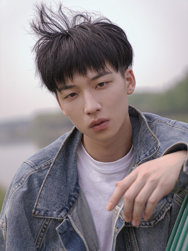 嘉尚传媒老板是97年的旗下艺人参加创造营他惨兮兮挂科