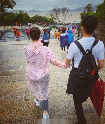 从2012年开始,袁咏仪和张智霖两个人,每年都会去普陀山走一走