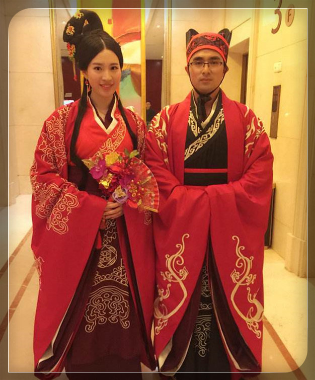 结婚不穿婚纱,本以为汉服已经够洋气,看到Lo