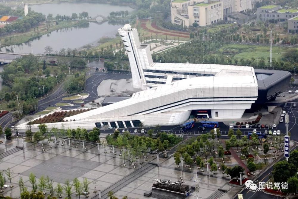 白马湖公园:文化主题公园,是常德市城区穿紫河风光带上的中央景观节点