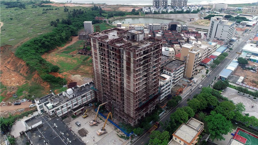 红海湾昨日拆除17层违建高楼!建筑面积达15000平方米