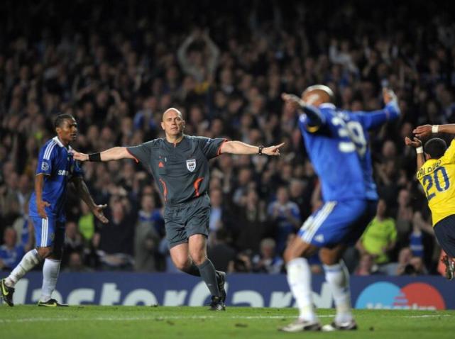 斯坦福桥惨案主裁:我从一名公正的裁判成了傻