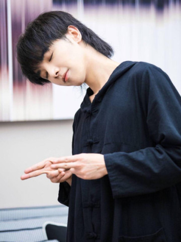 华晨宇有多喜欢揣手?看到最后这张照片,网友:"过分了"!