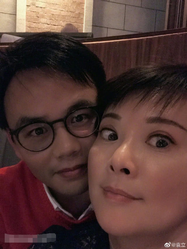 5月8日,袁立在微博上再次高调秀恩爱,晒出了两人的