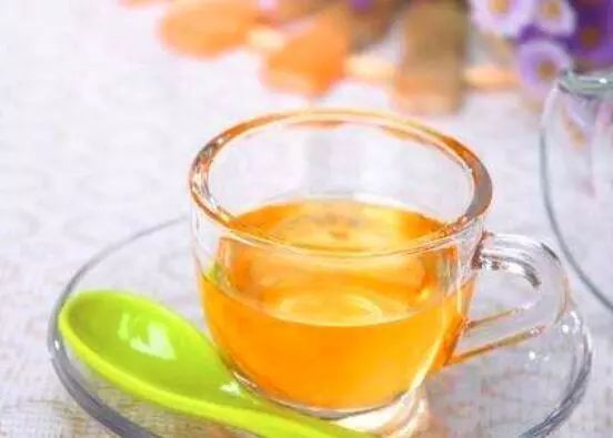 喝蜂蜜水对胃好吗?常喝蜂蜜水能养胃,但需注意