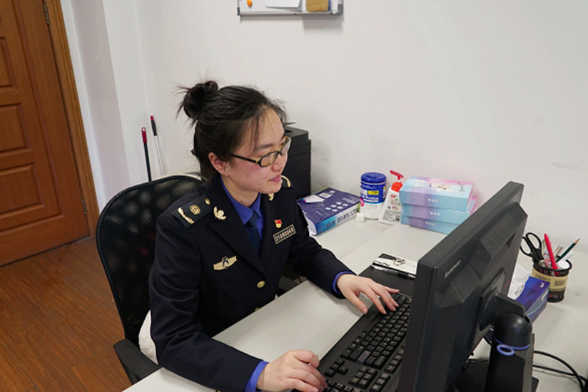 沪85后女城管因锱铢必较闻名用这方式磨炼耐心