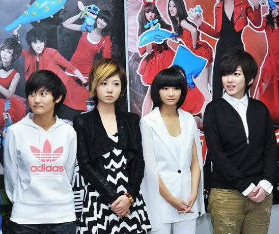 11届快女八年后重聚,刘忻成网红脸认不出,网友:最糊的一届!