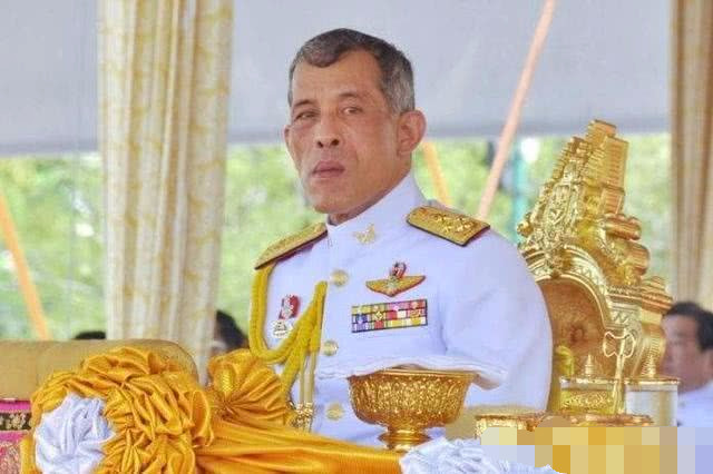 泰国国王的权利有多大?泰国王室有实权吗?专