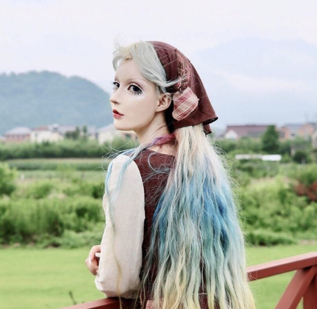 芭比迪丽拉从前究竟有多美整容前照片曝光却意外惊艳了众人