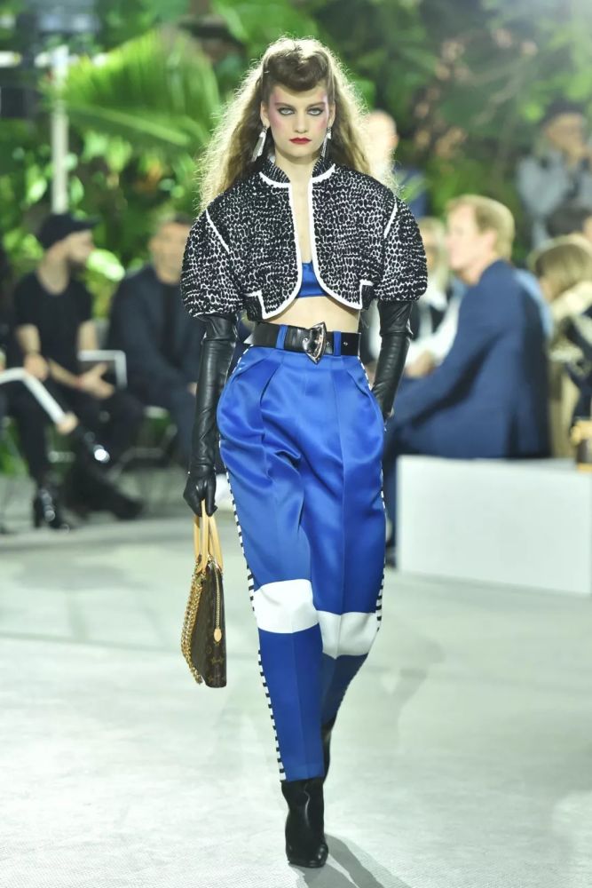 在lv 2020早春系列时髦中转地,领取下一站旅行号码牌