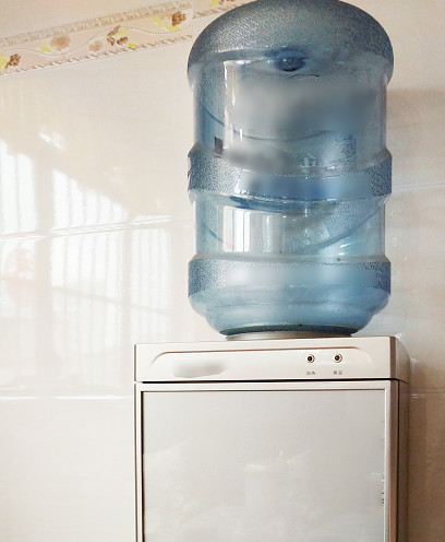 为什么以前用的桶装饮水机,几乎没什么人用了?说出原因五味杂陈