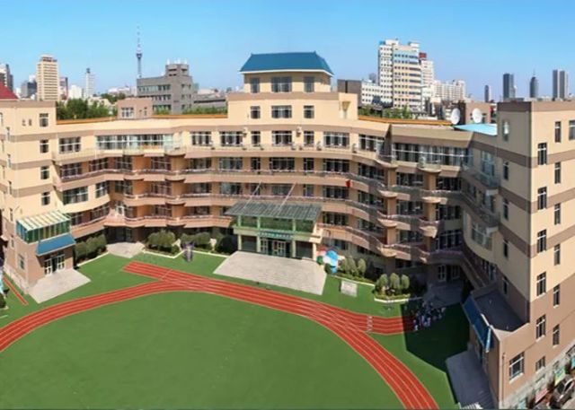 原则上一套住房地址小学六年一个学位,初中三年一个学位,九年一贯制