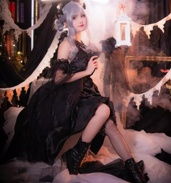 05后cos恶魔女,侧身露出"初恋背",网友:跟我回家吧