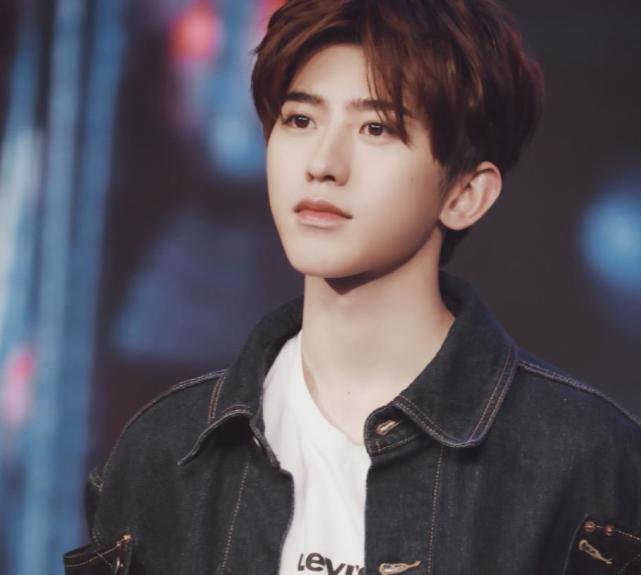 用一句话官宣恋情,周杰伦歌词早已过时,瞬间被