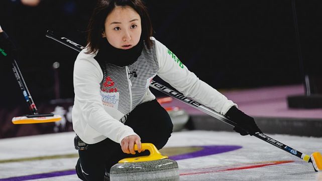 中力压梅杰队和杨莹队,从而获得代表中国参加冰壶世界杯总决赛的资格