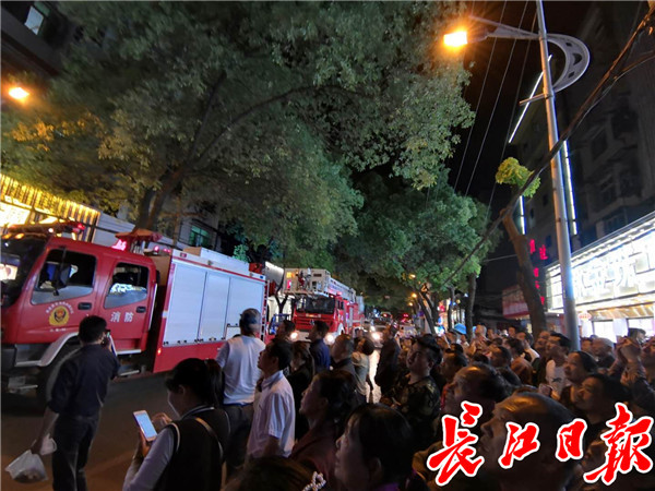 就在昨晚!武汉一4岁女童从5楼坠下