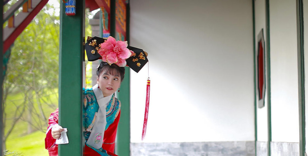 《还珠格格》真人cos小燕子,网友:这颜值不演戏可惜了!