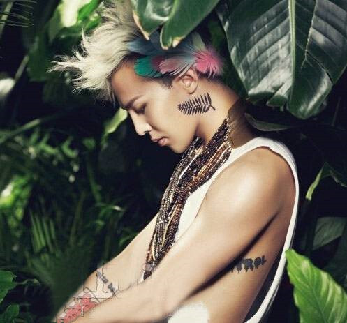 明星纹身:谭维维的花臂,杨洋的麒麟,都败给她的紫色妖姬