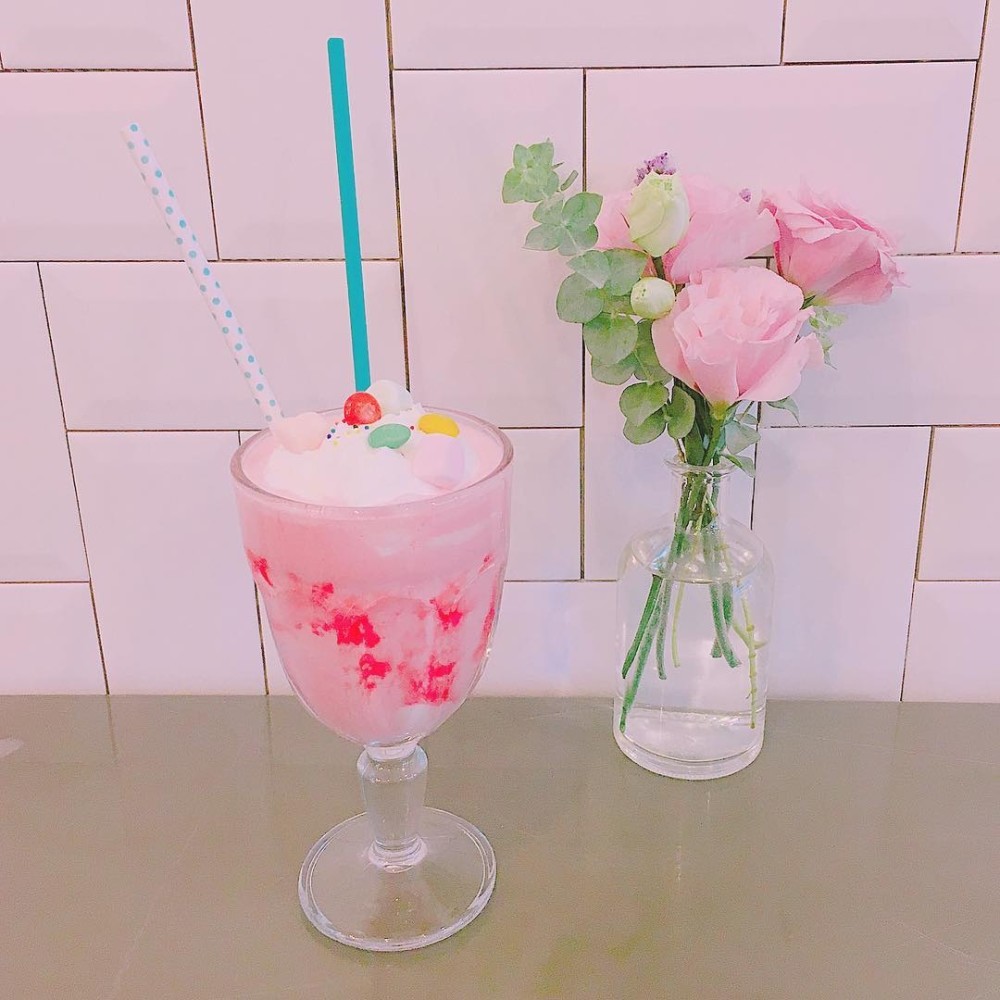 少女心仙气qq空间说说:我本来以为空气是免费的,直到我买了一包薯片