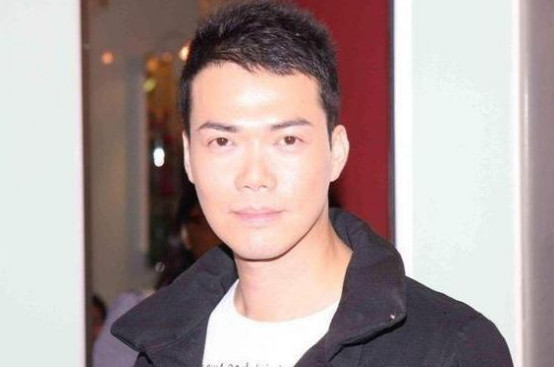 一起看谢天华的豪宅:露台改造成儿童乐园,卧室铺满高档木地板