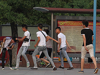 学校里横着走的3类同学,连班主任都不敢管,网友:校园里的"扛把子"