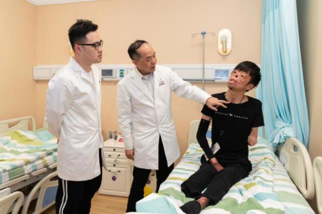 重度烧伤主播5次手术后康复出院希望5月20日登记结婚