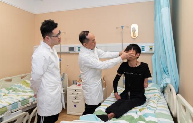 重度烧伤主播5次手术后康复出院希望5月20日登记结婚