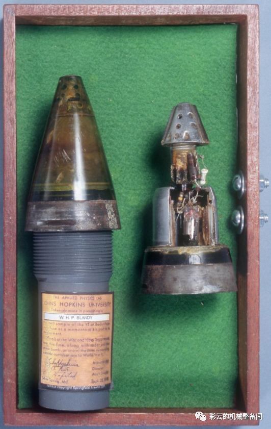 硬核科普:大口径高炮榴弹是如何装定空炸引信的
