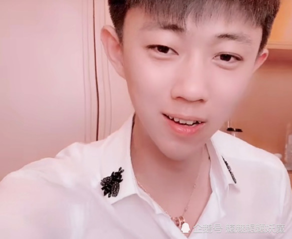 亿人健哥消失半年老婆患抑郁症,活动性情落泪,停止卖货全国首例!