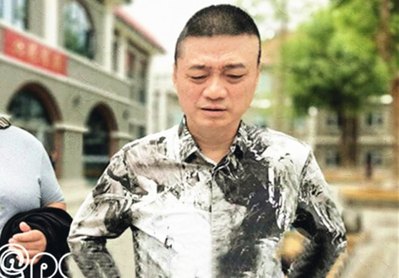 崔永元致歉称自己很后悔，自曝近况掉头发严重，神经疼像针扎一样