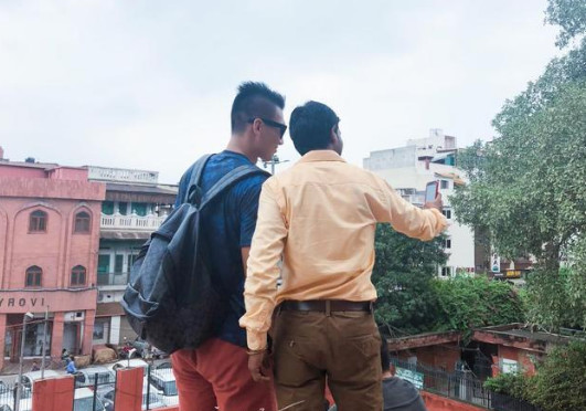 去印度游玩,为何当地人独爱和中国人照相?理由